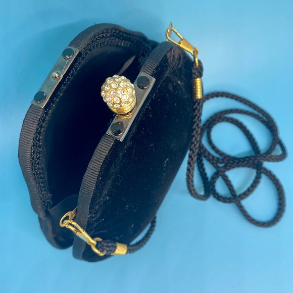 Y and S Original - Vintage Velvet Clam Shell Evening Clutch with Jeweled Clasp - Picture 8 of 11